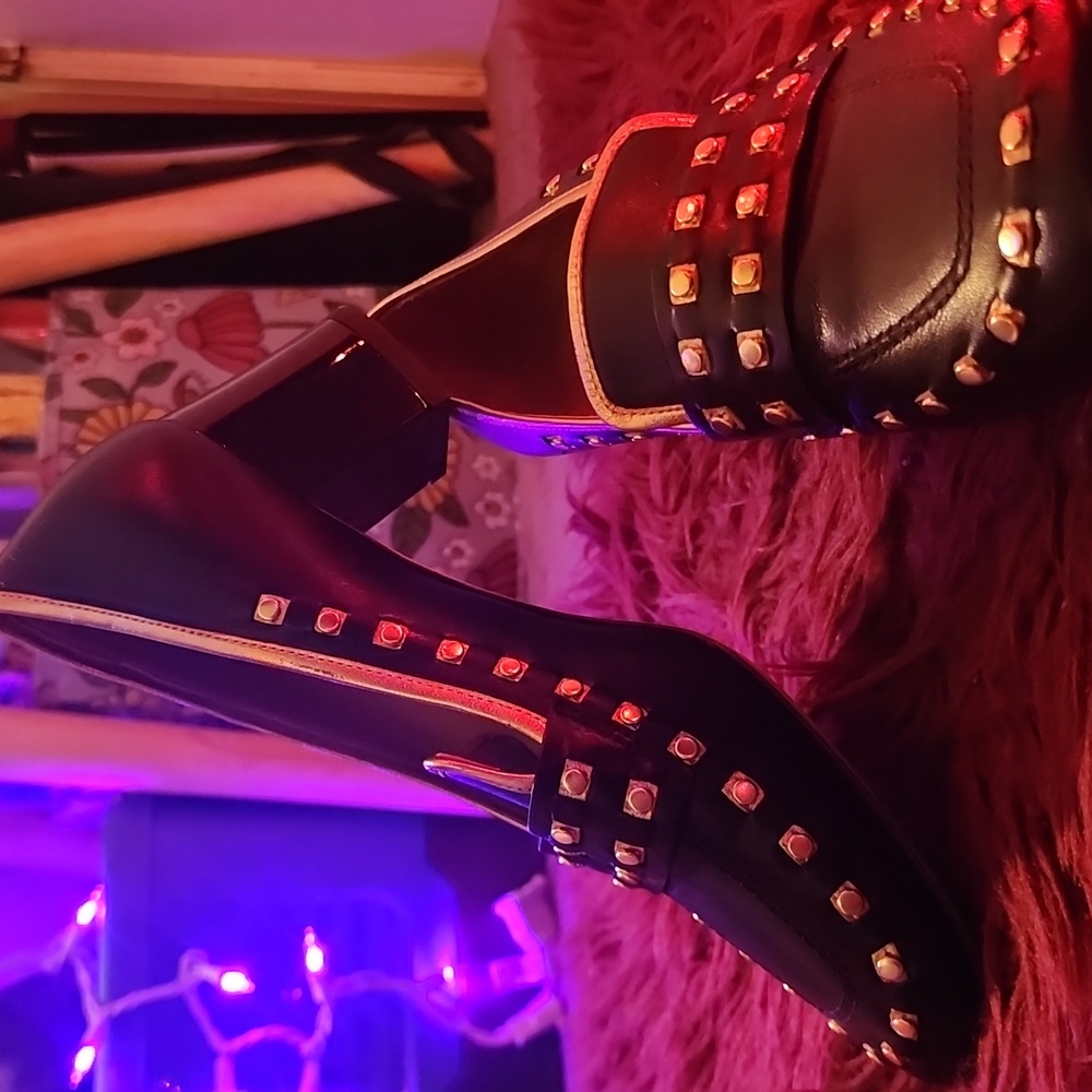 Tory Burch Black and Gold Heels